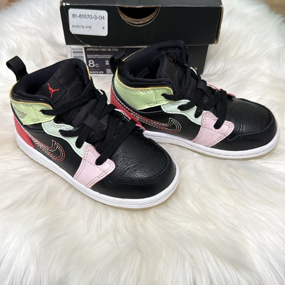 Jordan 1 Mid SE 8c